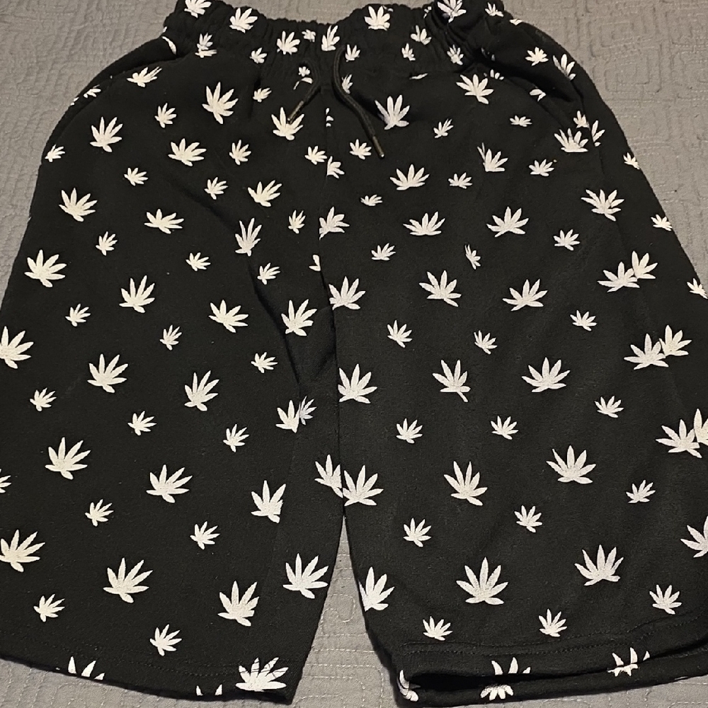 Galaxy By Harvic Black Shorts with White Leaf Design